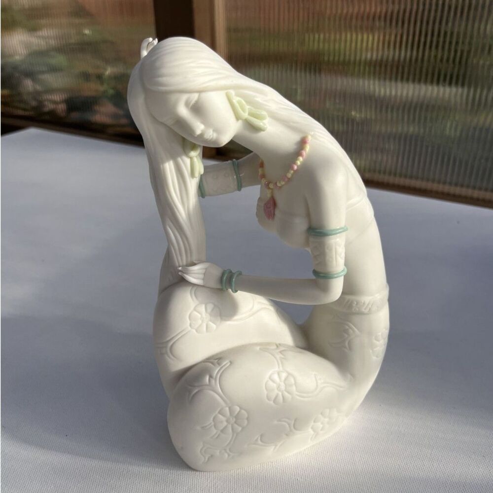Vintage Thai Seated Maiden Porcelain Figurine Southeast Asian Woman 8.5"